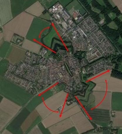 Kaart van Klundert met de schootsvelden rond de vesting in rood aangegeven